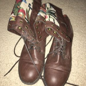 Combat boots